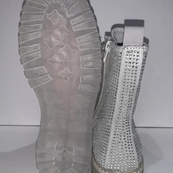 Stylish Gray Women's Boots - Picture 4 of 8